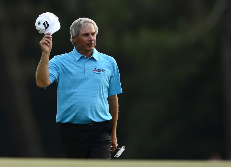 Fred Couples acknowledges the cheers of the gallery as he walks onto the 18th green during The Masters golf tournament at Augusta National Golf Club in Augusta, Ga., Sunday, April 13, 2014. (Jeff Siner/Charlotte Observer/MCT)