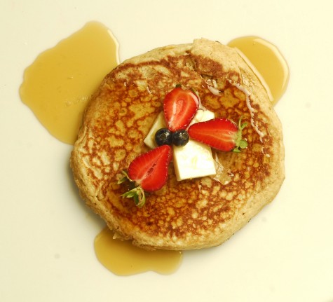 MHS students eat breakfast in a variety of ways