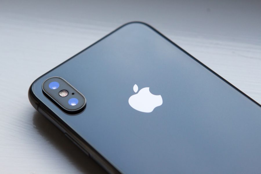 The+iPhone+X+is+pricey%2C+but+its+incredible+camera+and+sleek+new+look%2C+among+other+features%2C+make+it+worth+the+price.
