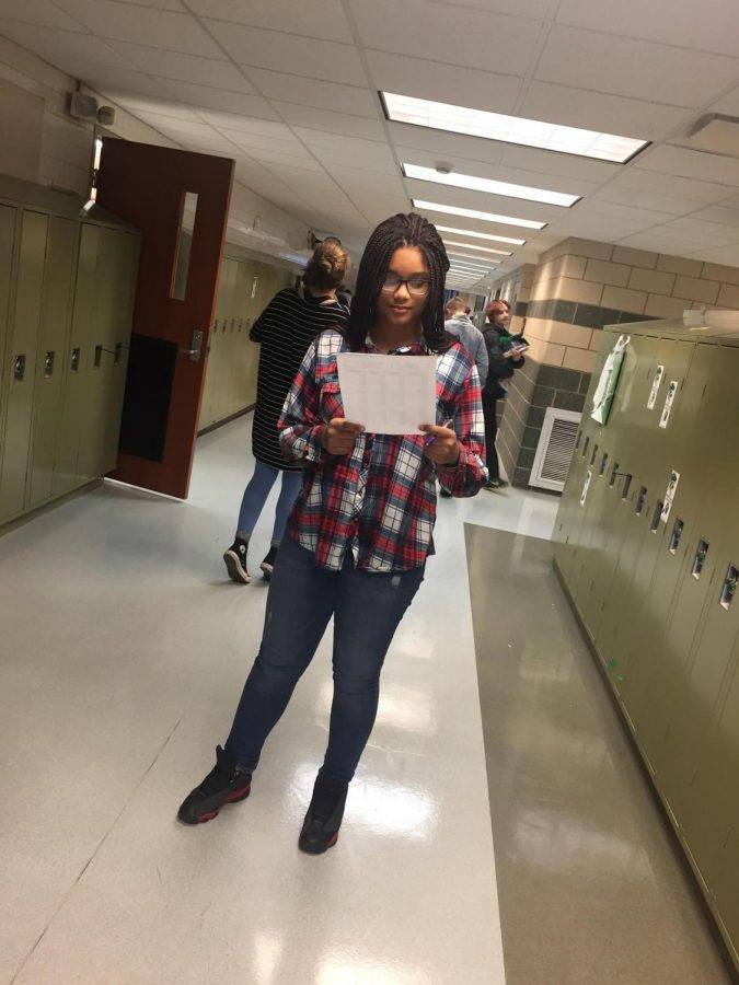 Sophomore+Aaliyah+Rodriguez+checks+her+schedule+before+walking+to+class.