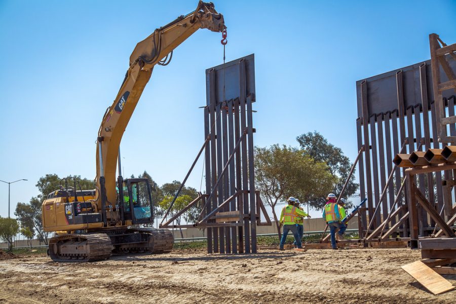Construction+workers+are+adding+border+walls+across+the+south.++A+new+border+wall+built+on+private+property+in+New+Mexico%2C+however%2C+is+causing+new+controversy.