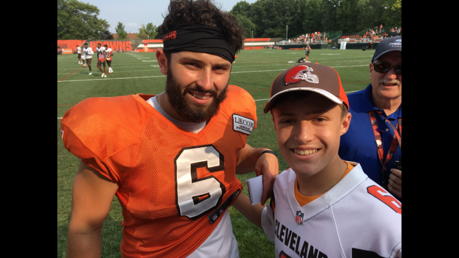 DiFranco+%5Bpictured+on+the+right%5D+snaps+a+photo+with+Browns+rookie+quarterback+Baker+Mayfield+during+training+camp+prior+to+the+2018+NFL+season.%0A