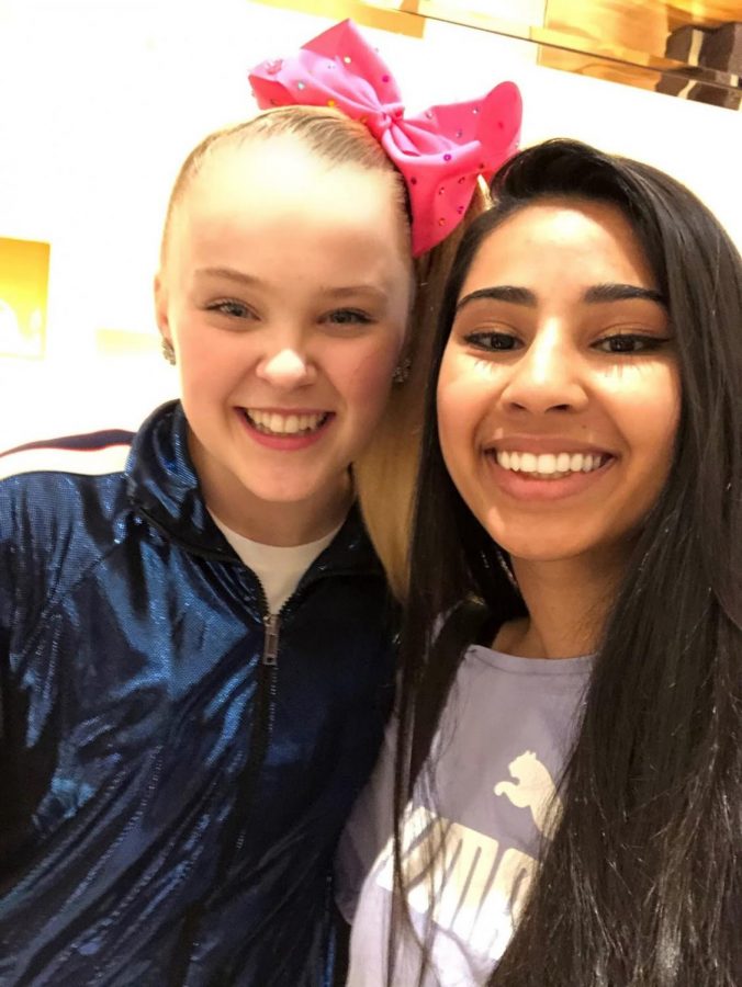 Just seconds after Siwa was found inside Beachwood Mall, Samaya Kala snapped a picture of the two together
