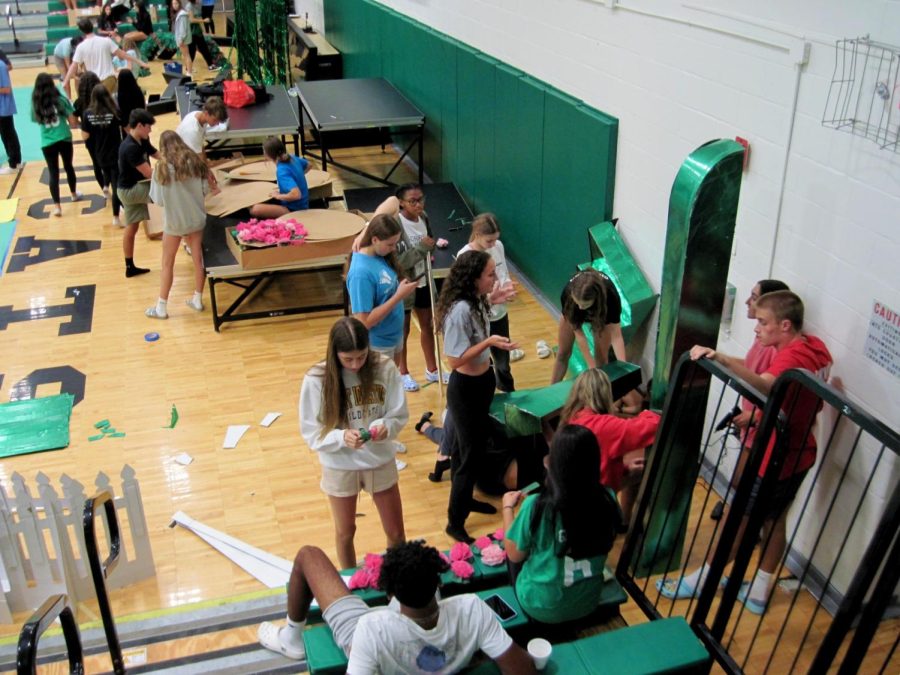 Gallery: Student council students decorate for HOCO assembly