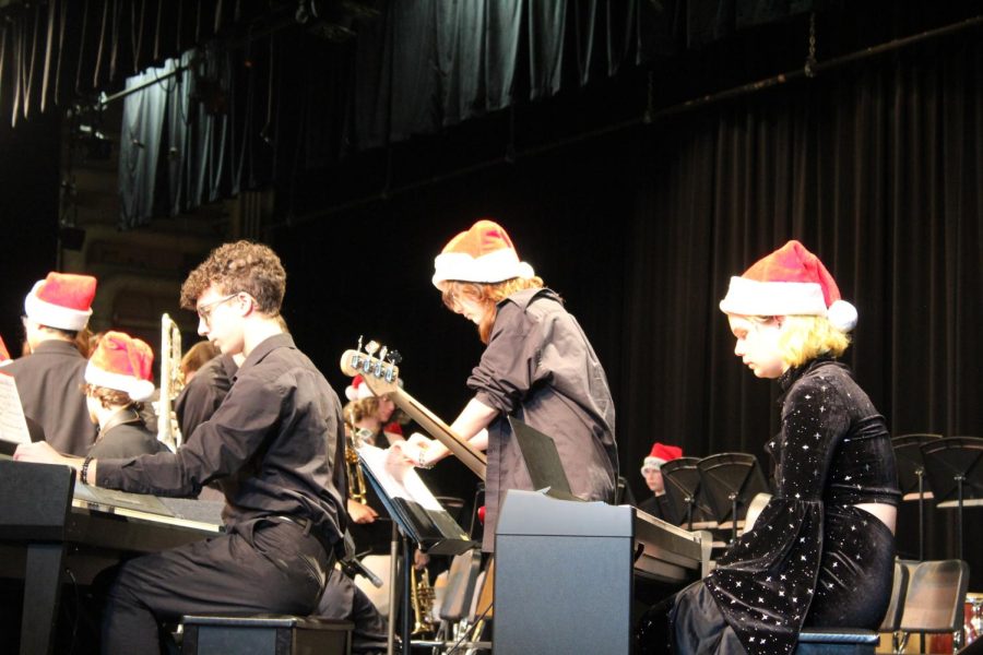 Gallery: Band performs in holiday concert