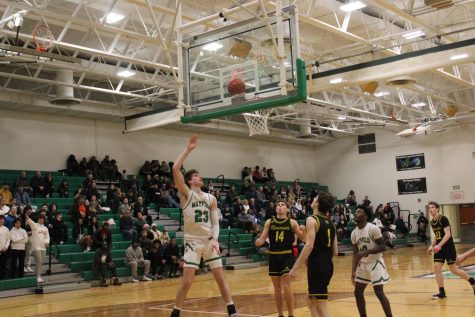Senior Kyle Irwin scores a layup on Friday, Jan. 20 against Riverside. Irwins 42 points were the third most in school history in a single game.